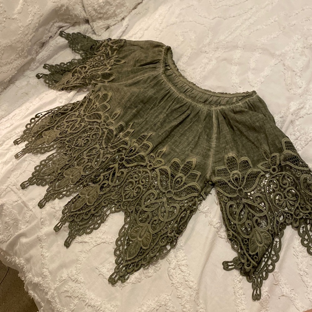 Crop top with lace detail and tags